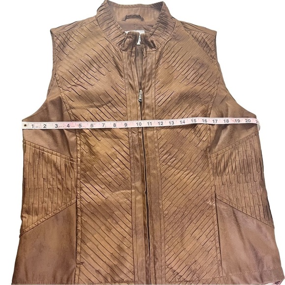 Patchington Zip up Faux Suede Vest w /Pleated Fold Detail - Picture 11 of 12